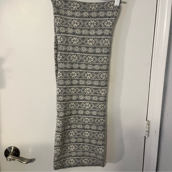Gap Nordic Knit Infinity Scarf wool soft gray. - Picture 1 of 7